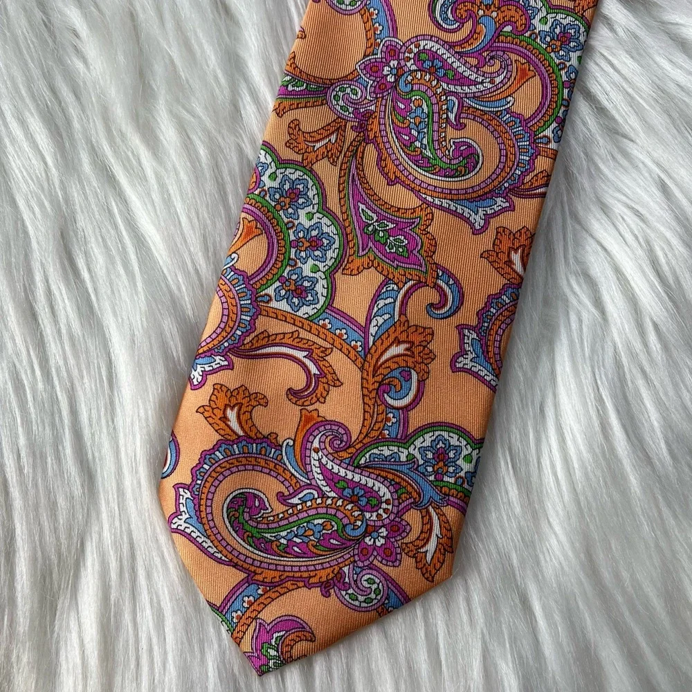 NWT Paul Fredrick 100% Silk Paisley‎ Tie